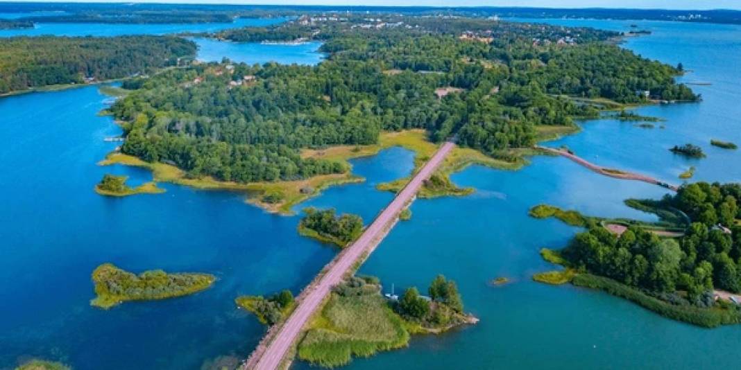 Avrupa birliğinde ama sanki başka bir gezegen: Bu ada herkesi şaşırtıyor! Sakin yaşamı merak uyandırıyor 13